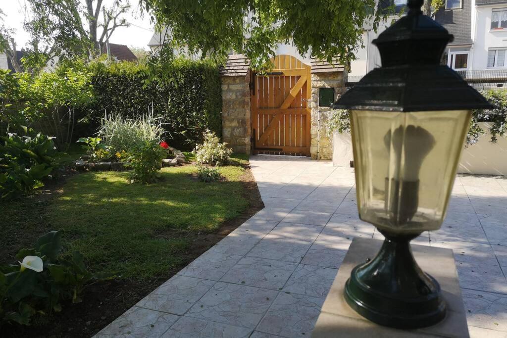 La Roseliere Maison Plain Pied Confortable Belle Decoration Jardin Magnifique 10 Mn A Pied Centre Ville Bayeux Proche Plages Du Debarquement Exterior foto