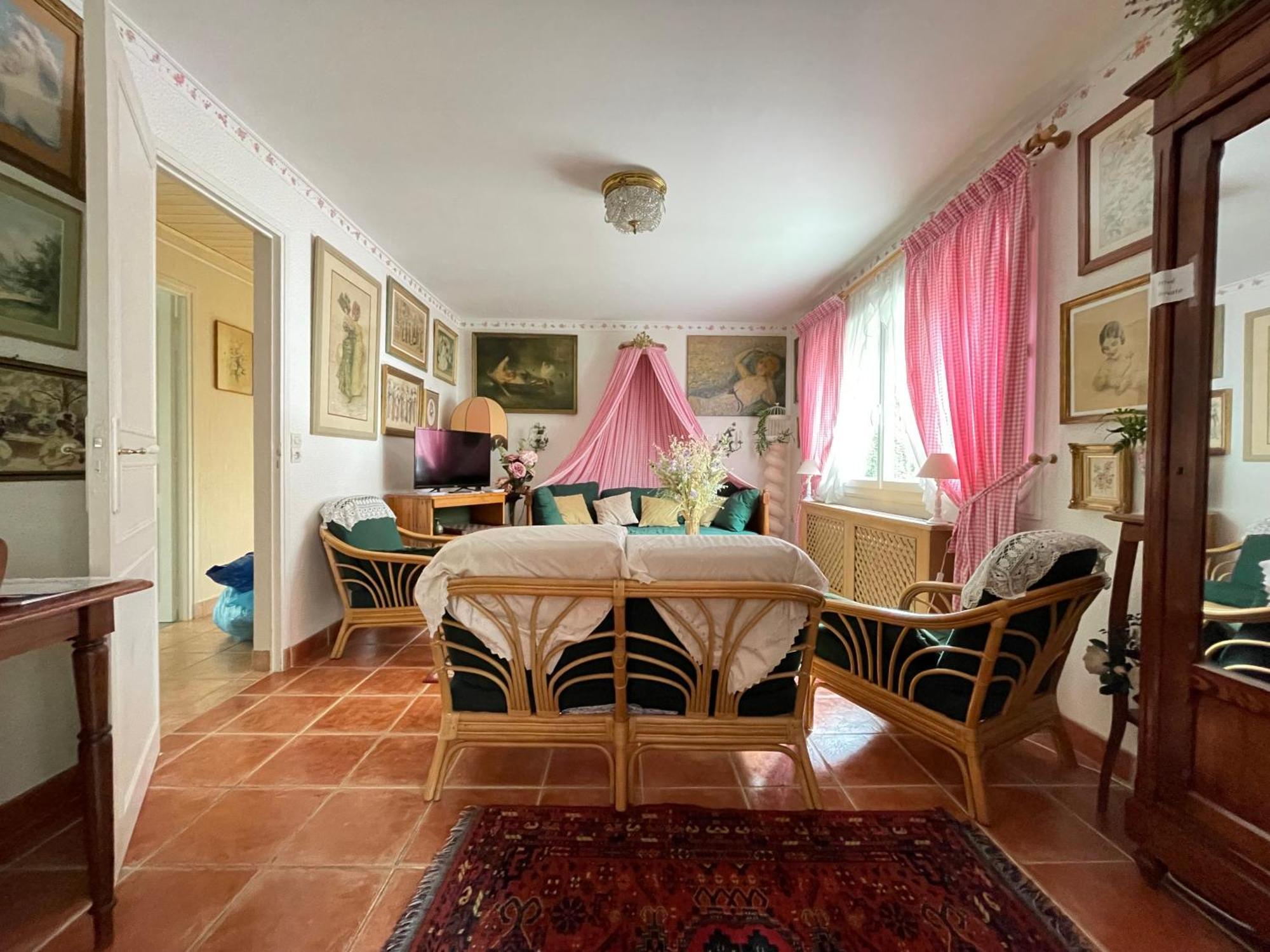La Roseliere Maison Plain Pied Confortable Belle Decoration Jardin Magnifique 10 Mn A Pied Centre Ville Bayeux Proche Plages Du Debarquement Exterior foto