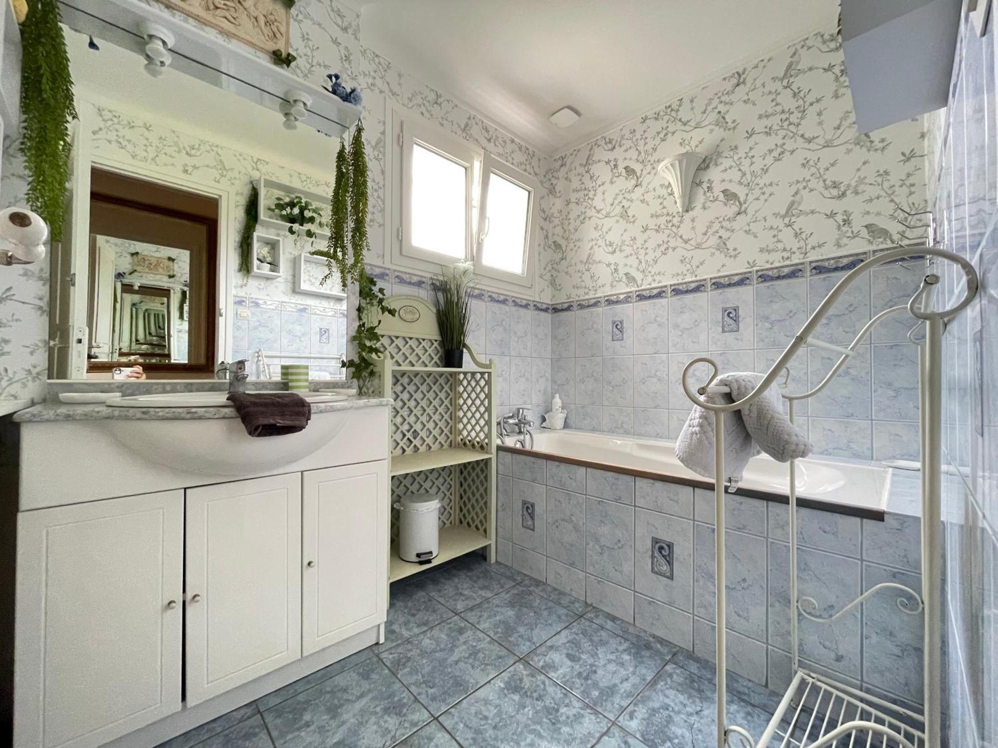 La Roseliere Maison Plain Pied Confortable Belle Decoration Jardin Magnifique 10 Mn A Pied Centre Ville Bayeux Proche Plages Du Debarquement Exterior foto